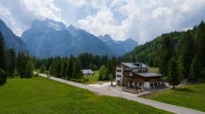 Hotel Griglieria Pizzeria Gnomo Goloso Auronzo Di Cadore